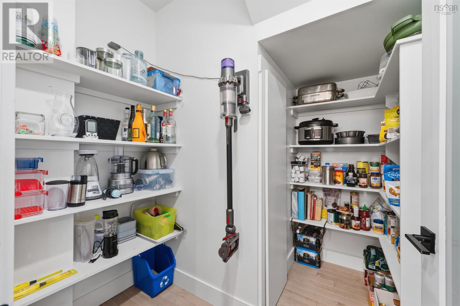 Property 18 of 51 of 24 Chardonnay Court