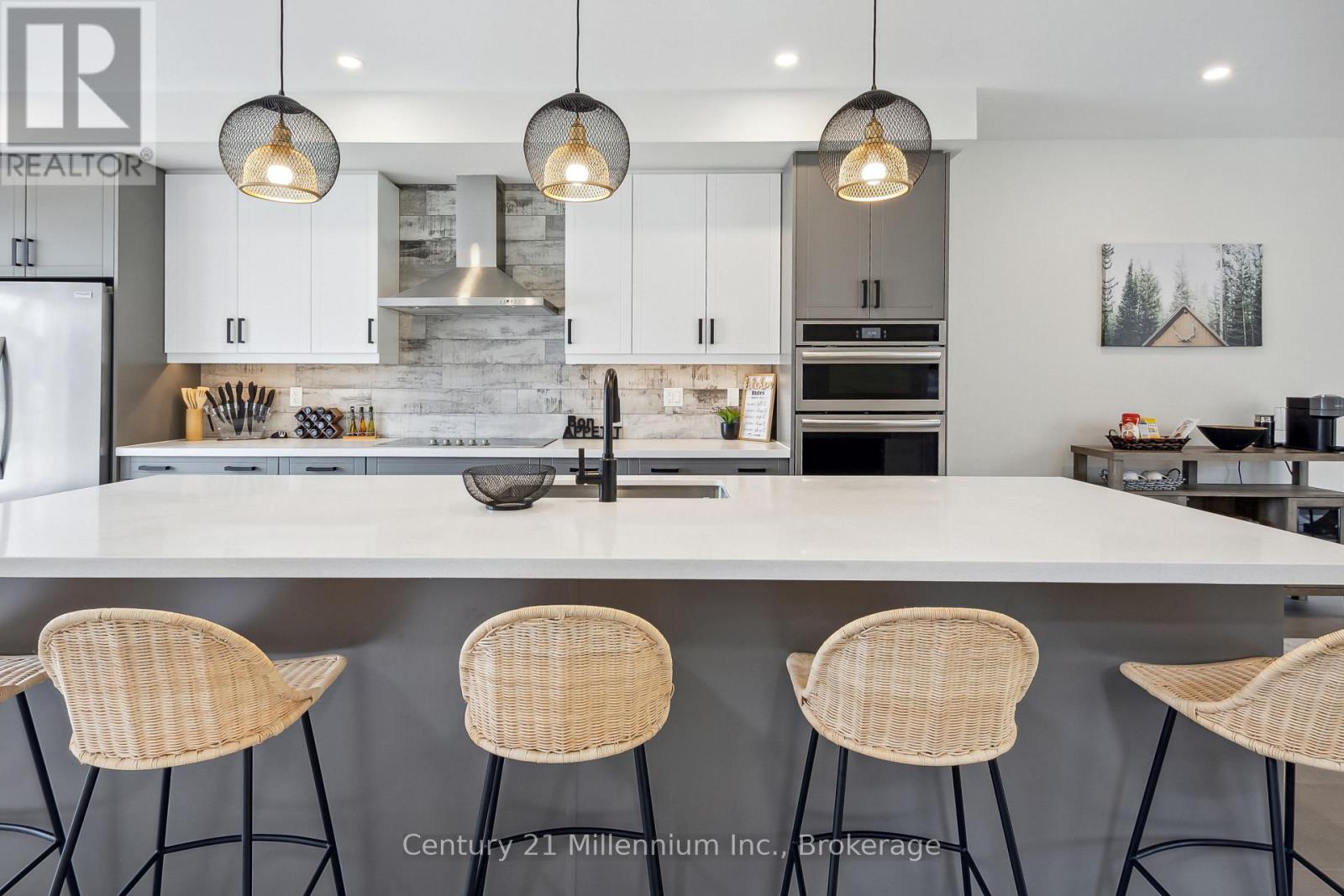 125 STONELEIGH DRIVE