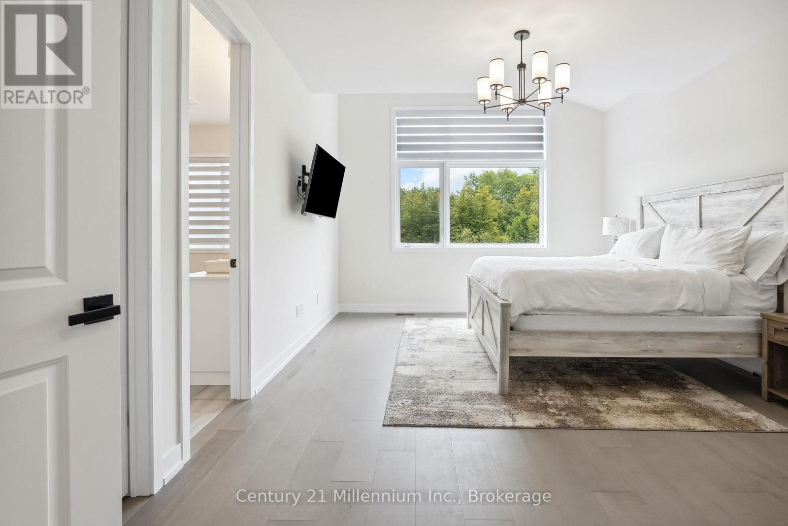 125 STONELEIGH DRIVE - 24