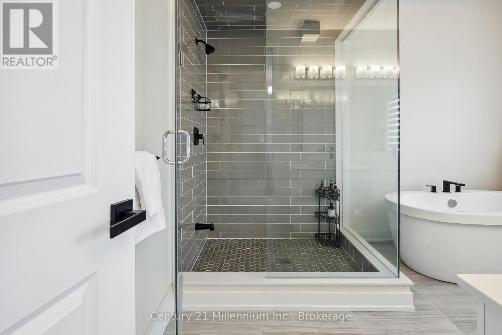 125 STONELEIGH DRIVE - 27