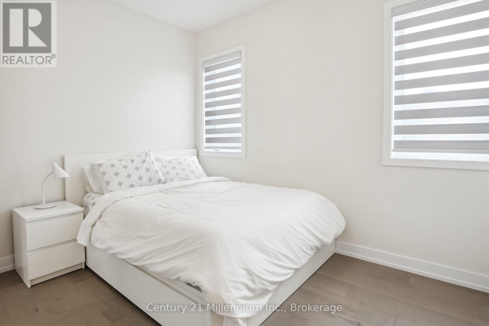 125 STONELEIGH DRIVE - 31
