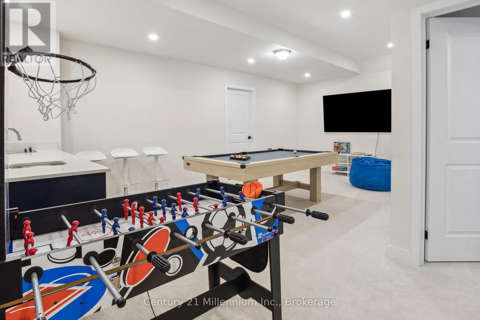 125 STONELEIGH DRIVE - 35