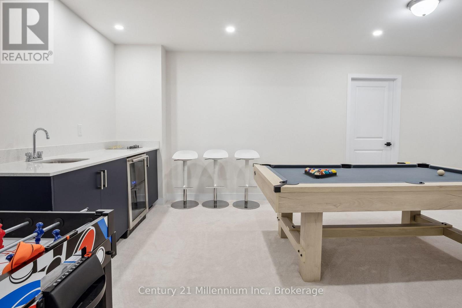 125 STONELEIGH DRIVE - 36
