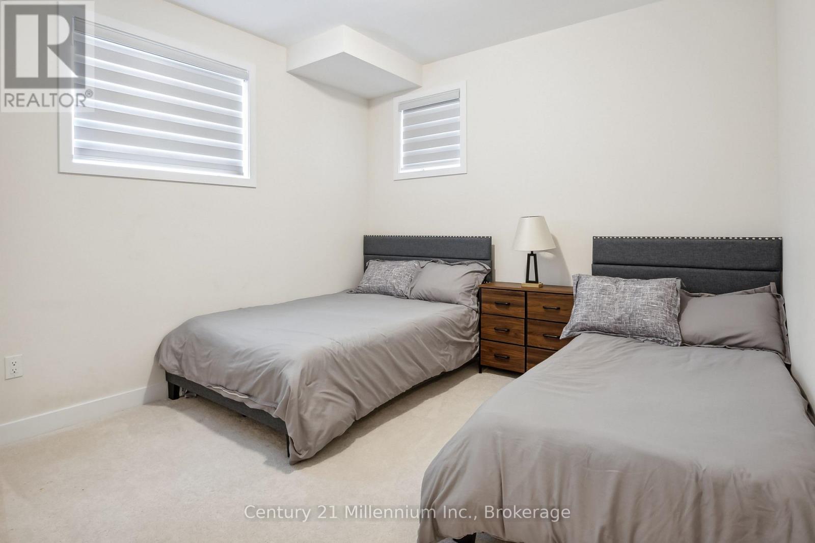 125 STONELEIGH DRIVE - 39