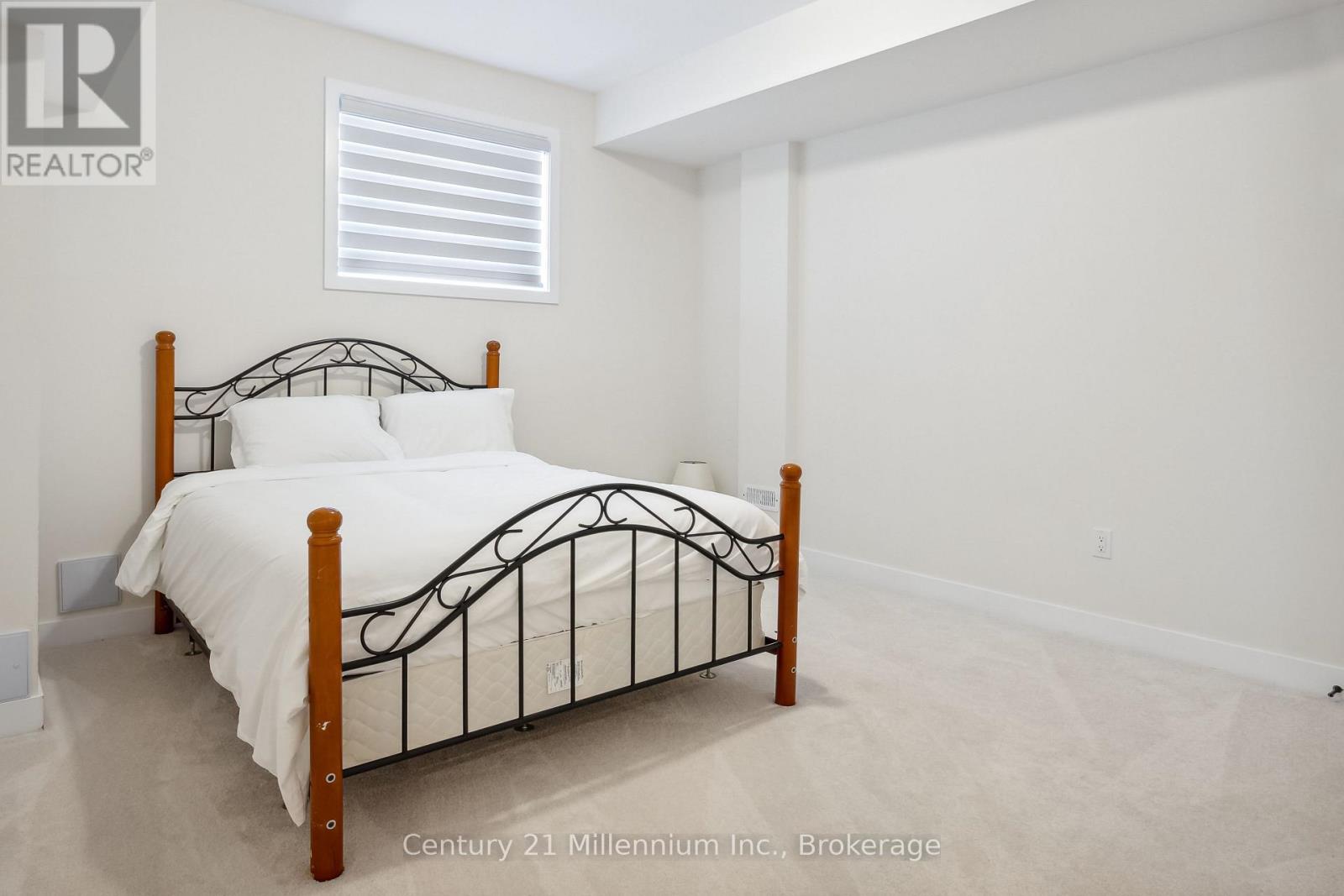 125 STONELEIGH DRIVE - 41
