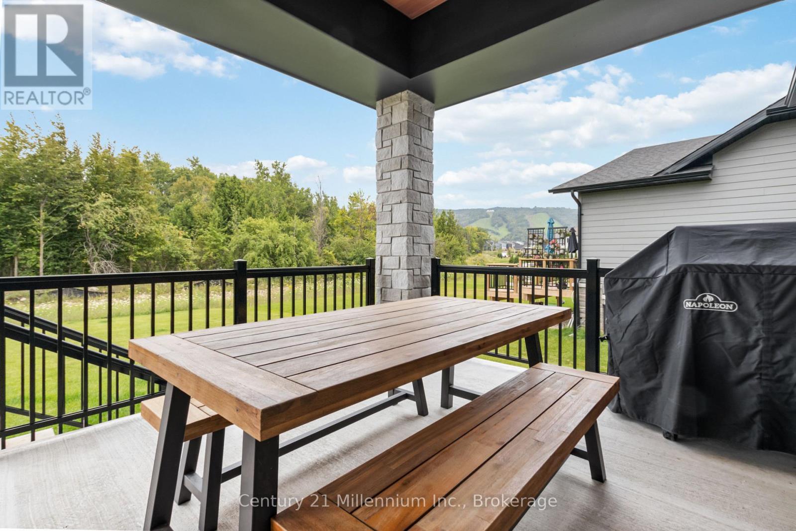125 STONELEIGH DRIVE - 43
