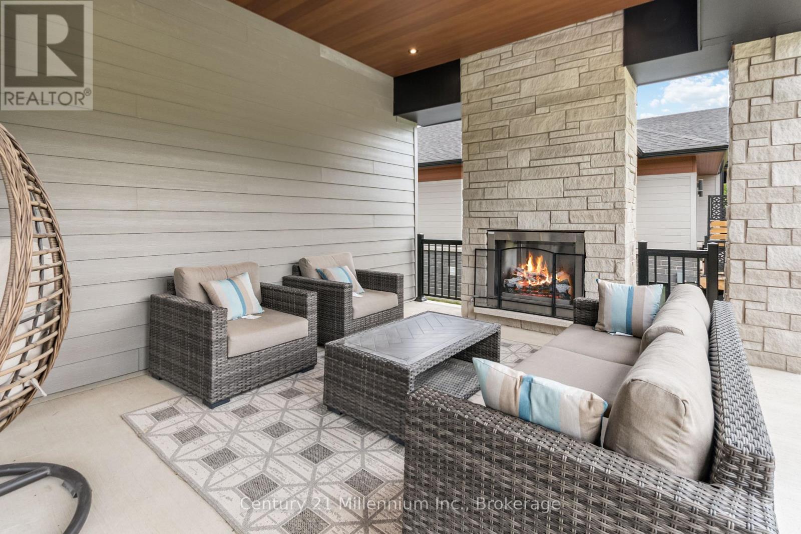 125 STONELEIGH DRIVE - 45