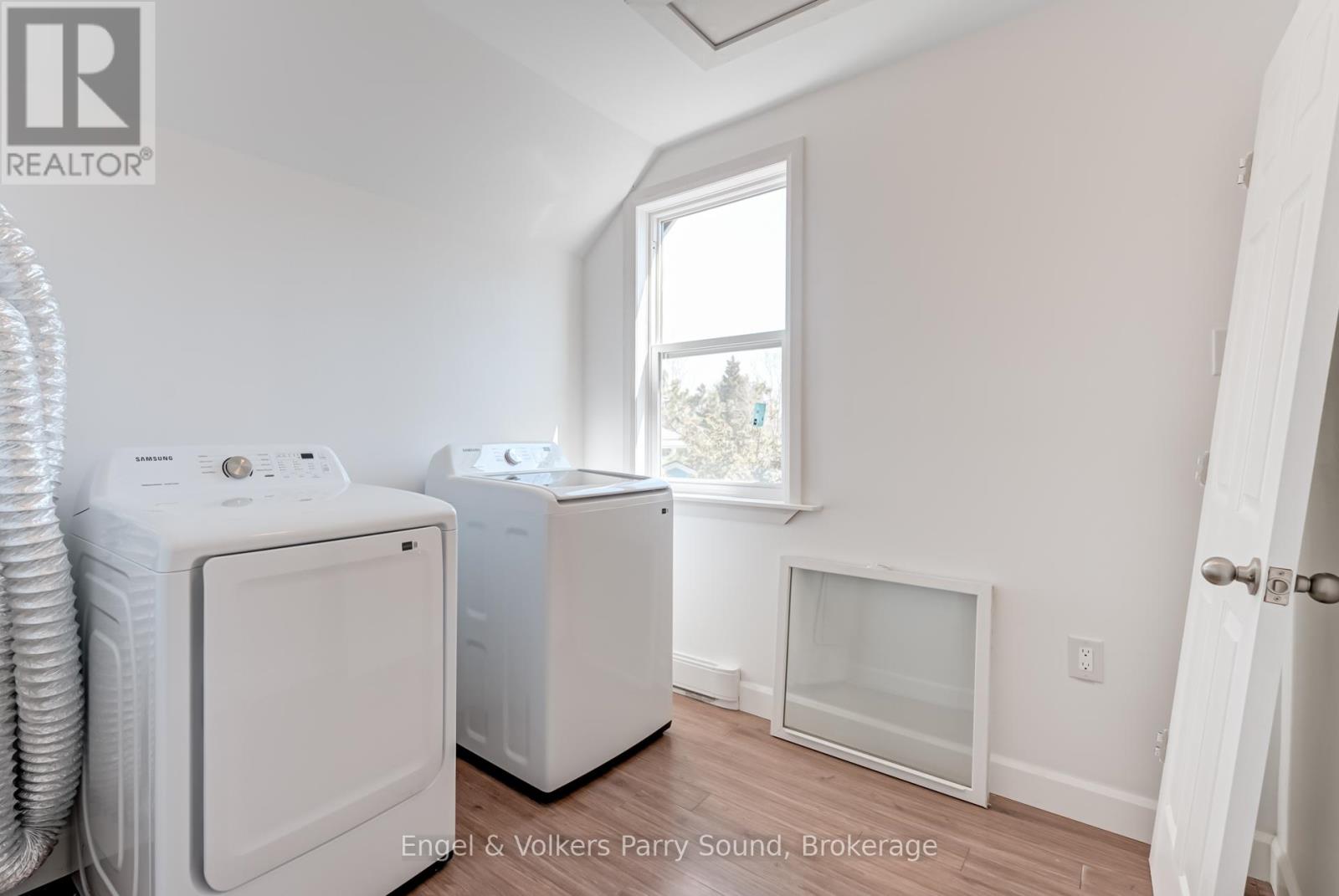 1 HOLLAND AVENUE — photo 24