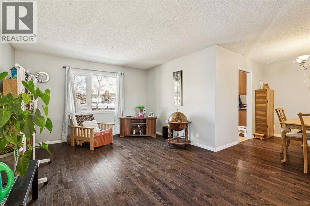 
          144 Waldron Avenue
            <br/>
            <span>Okotoks</span>
            , 
            <span>AB</span>
             <span>T1S1E1</span>
         - Photo 5