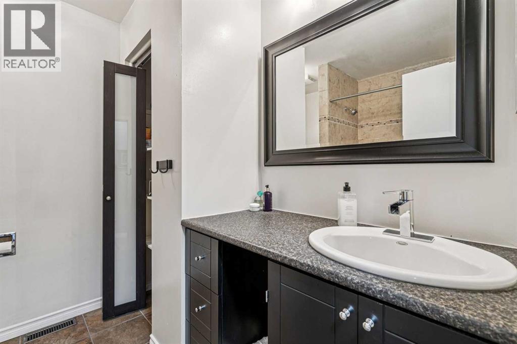 
          144 Waldron Avenue
            <br/>
            <span>Okotoks</span>
            , 
            <span>AB</span>
             <span>T1S1E1</span>
         - Photo 22