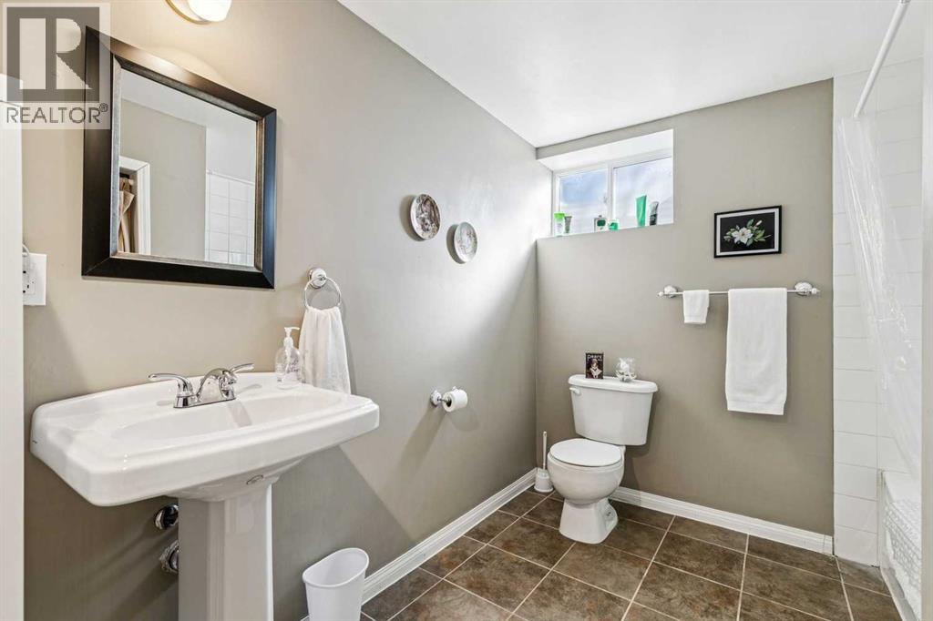 
          144 Waldron Avenue
            <br/>
            <span>Okotoks</span>
            , 
            <span>AB</span>
             <span>T1S1E1</span>
         - Photo 36