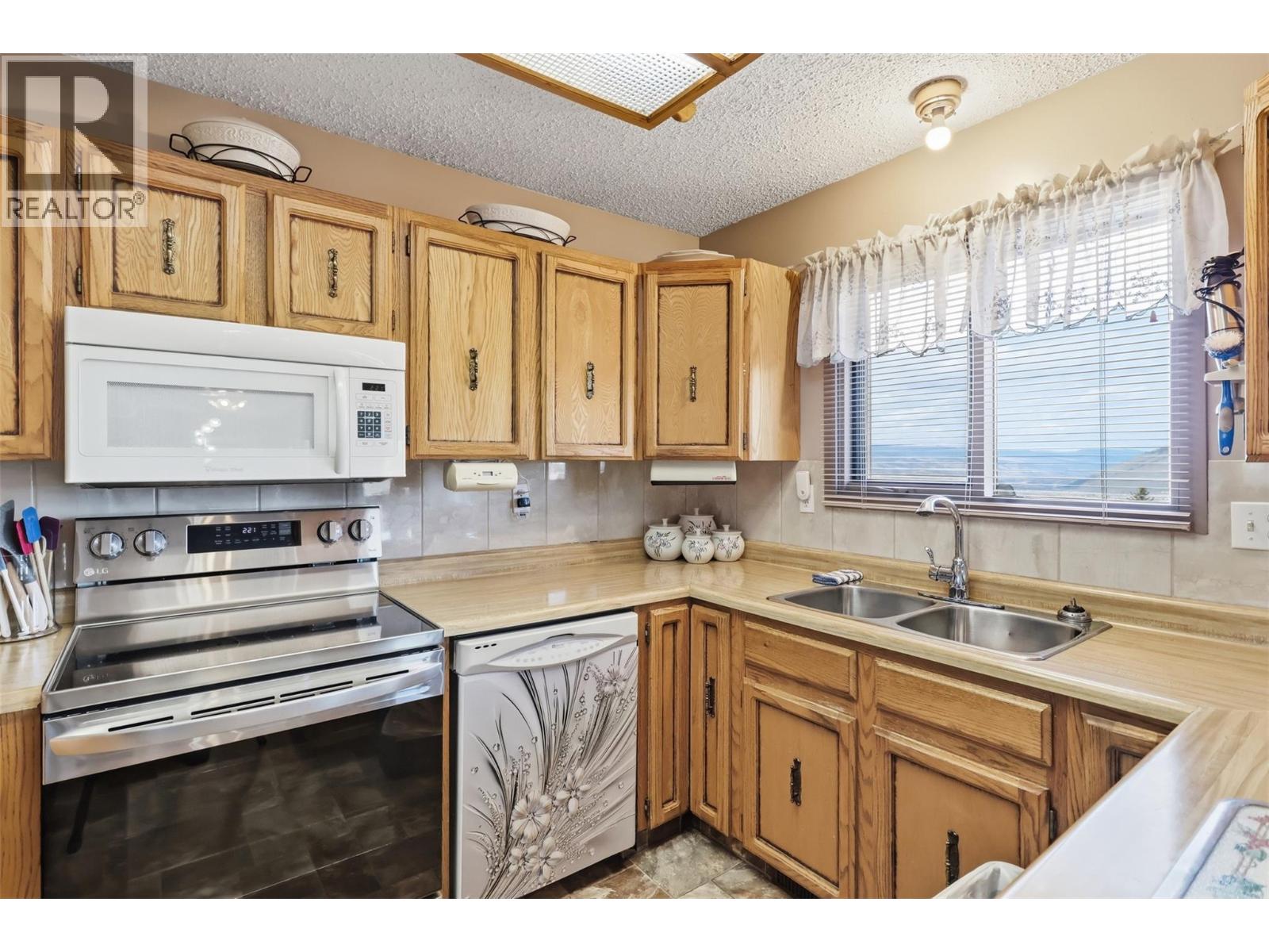 246 Robson Drive - 14