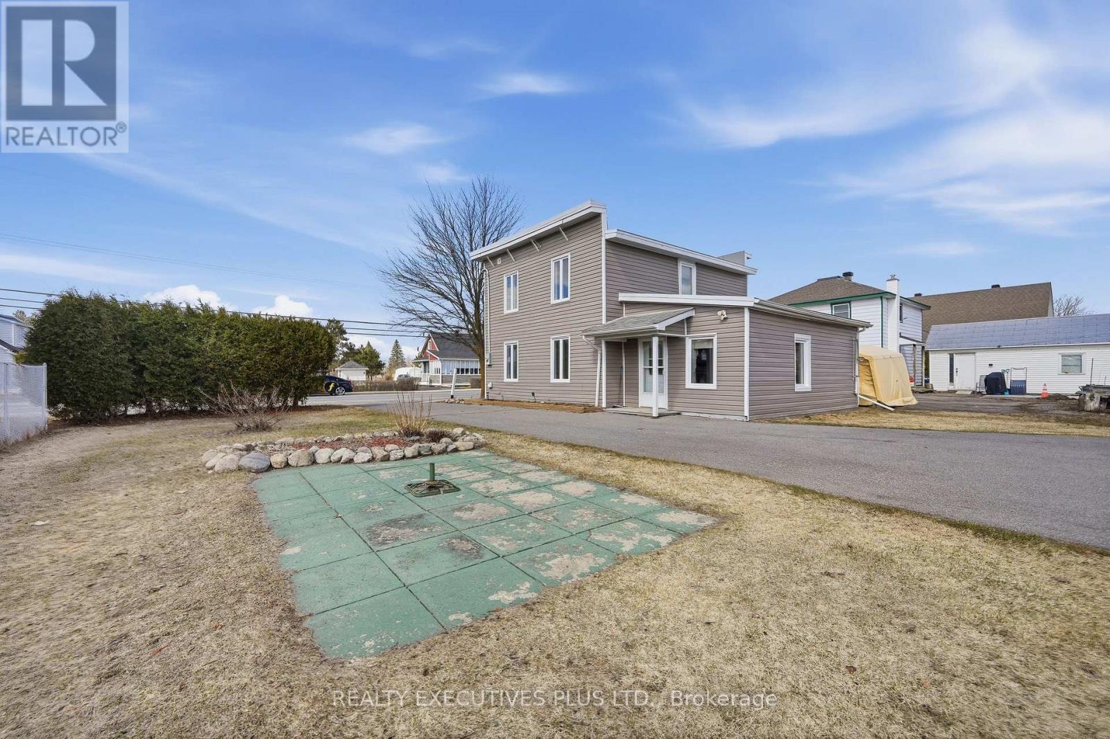 3721 CHAMPLAIN STREET — photo 29