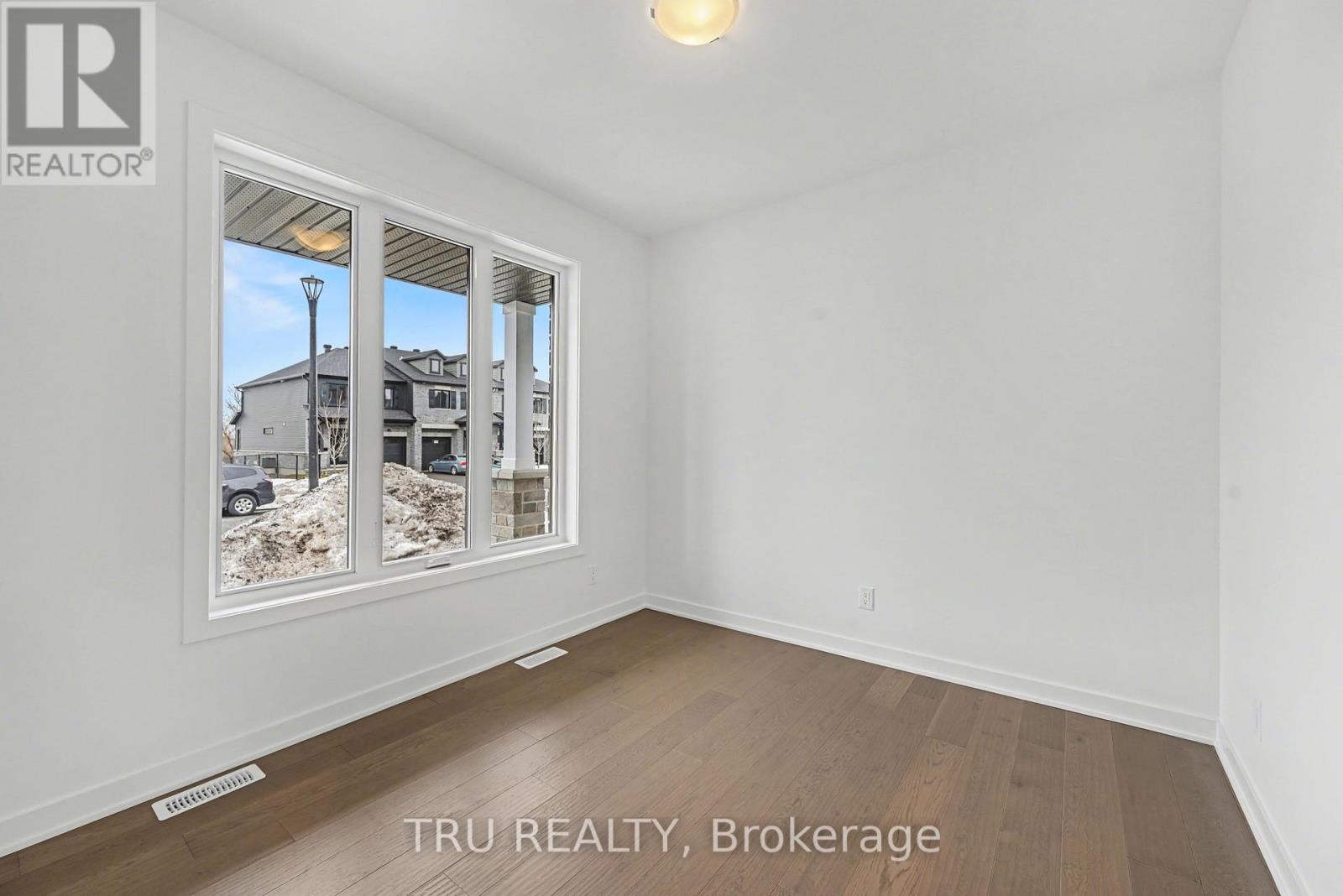935 COLOGNE STREET — photo 10