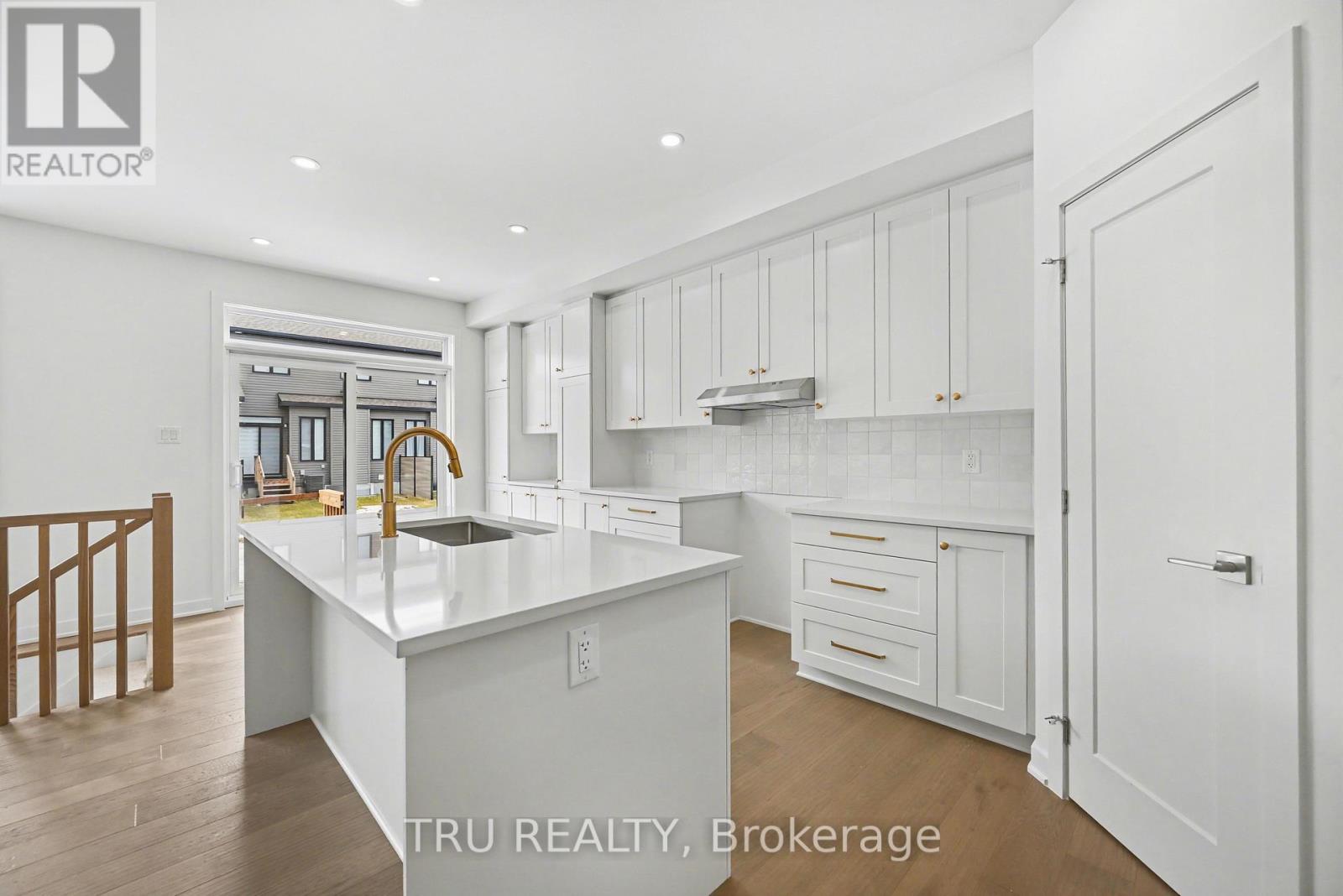 935 COLOGNE STREET — photo 6