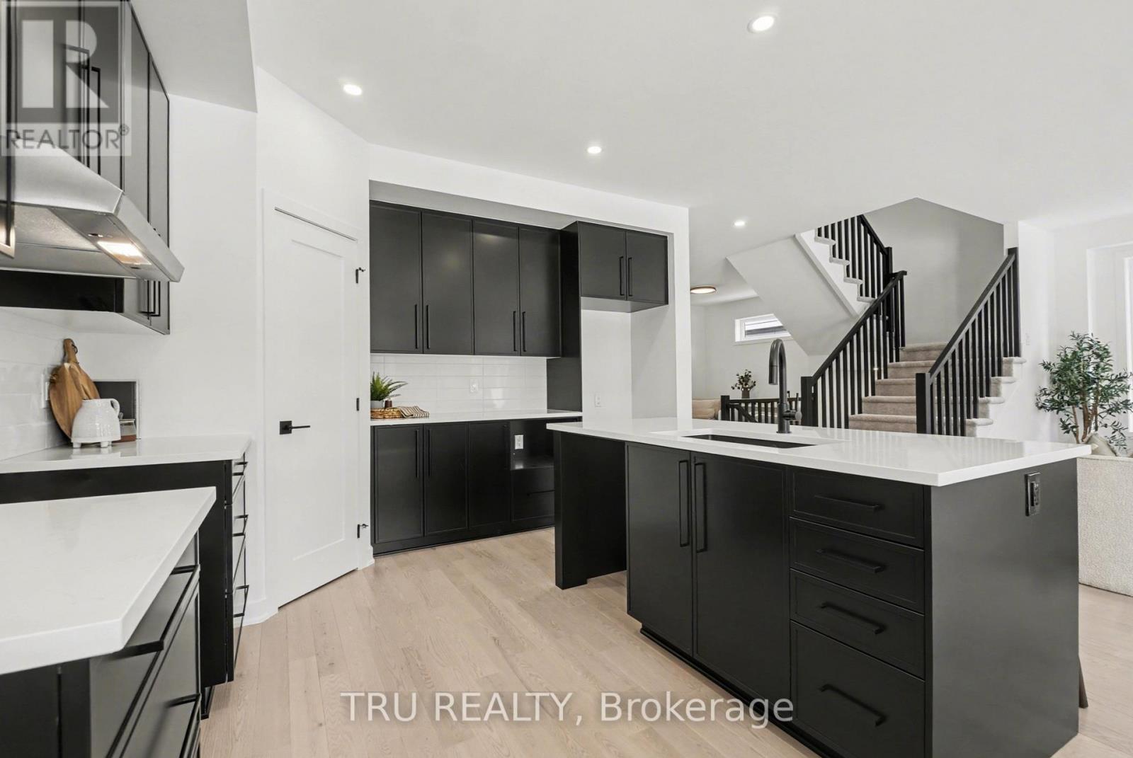 931 COLOGNE STREET — photo 11