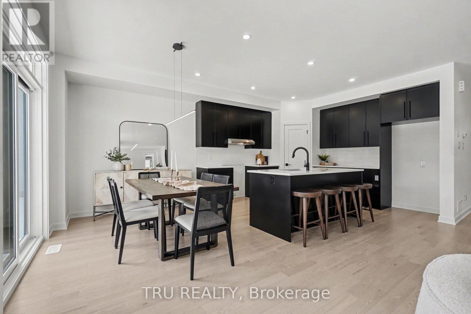 931 COLOGNE STREET — photo 8