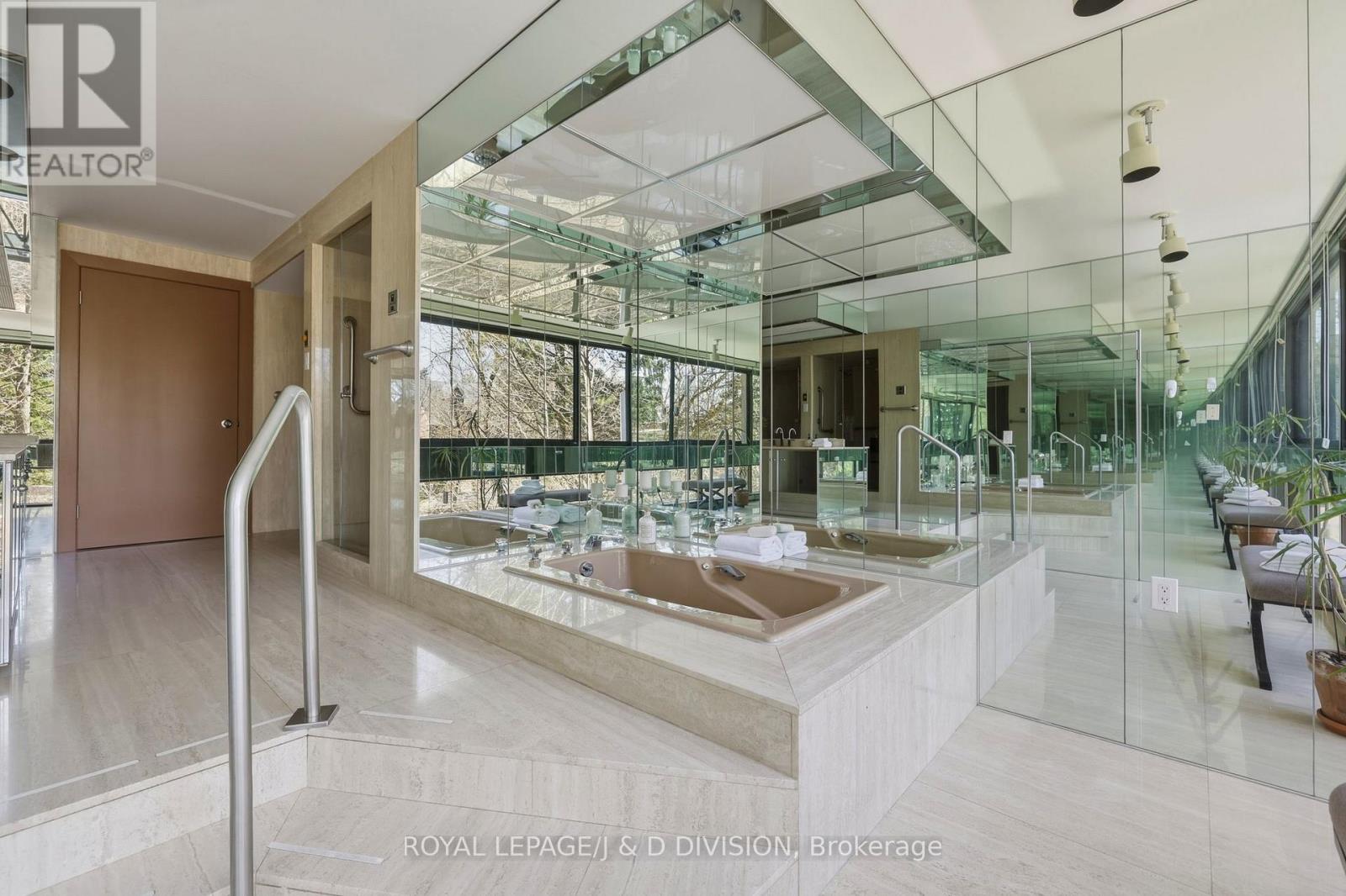Sunken tub
