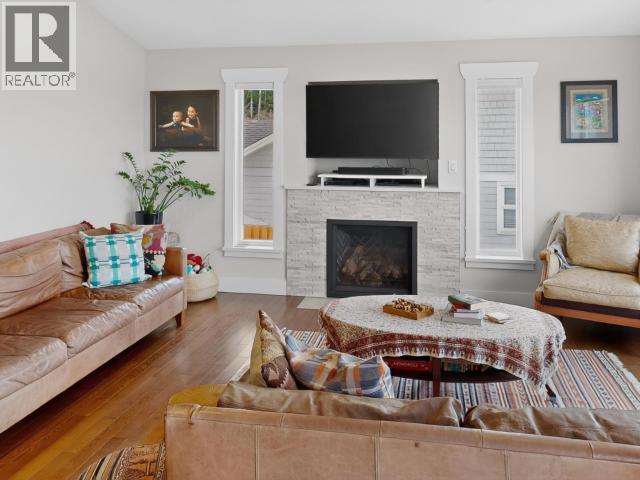 3488 MACKENZIE AVE - 18