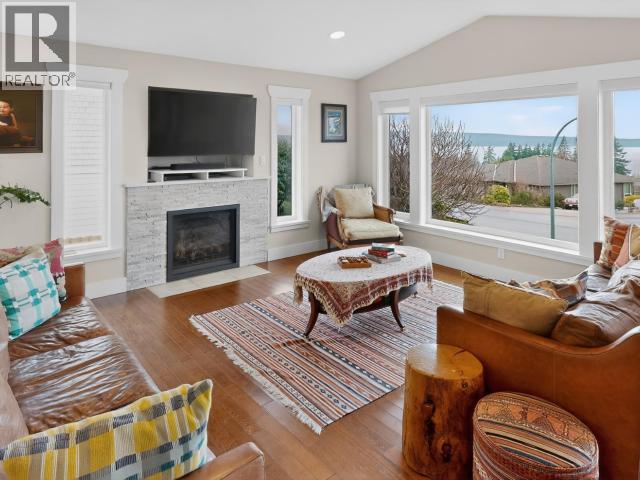 3488 MACKENZIE AVE - 3