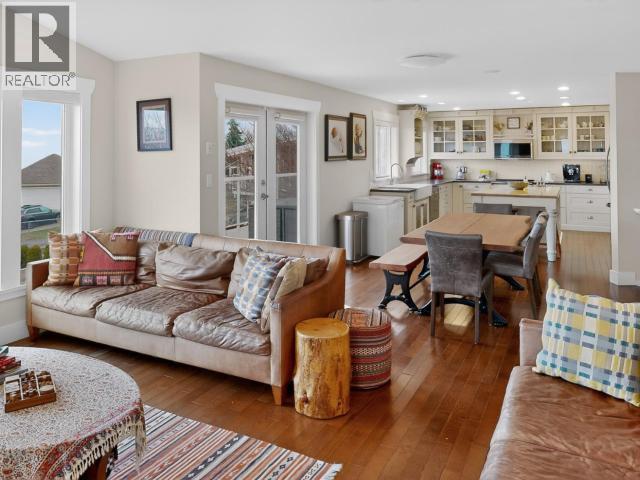 3488 MACKENZIE AVE - 4