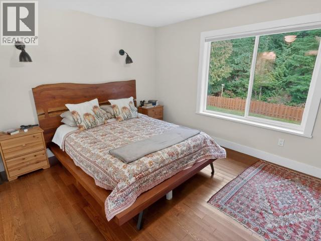 3488 MACKENZIE AVE - 6