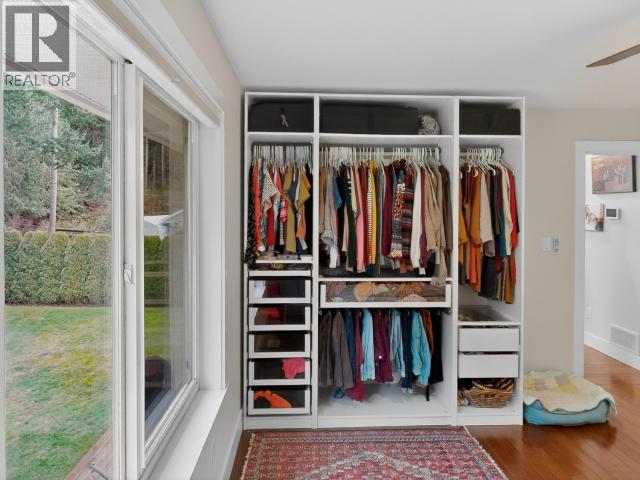 3488 MACKENZIE AVE - 7