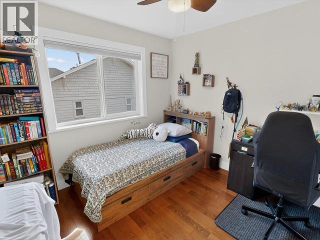 3488 MACKENZIE AVE - 9
