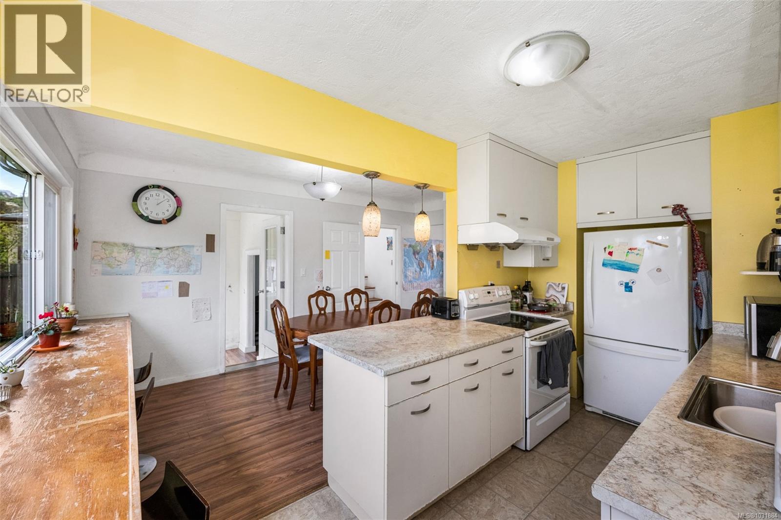 1662 FREEMAN AVE - 10