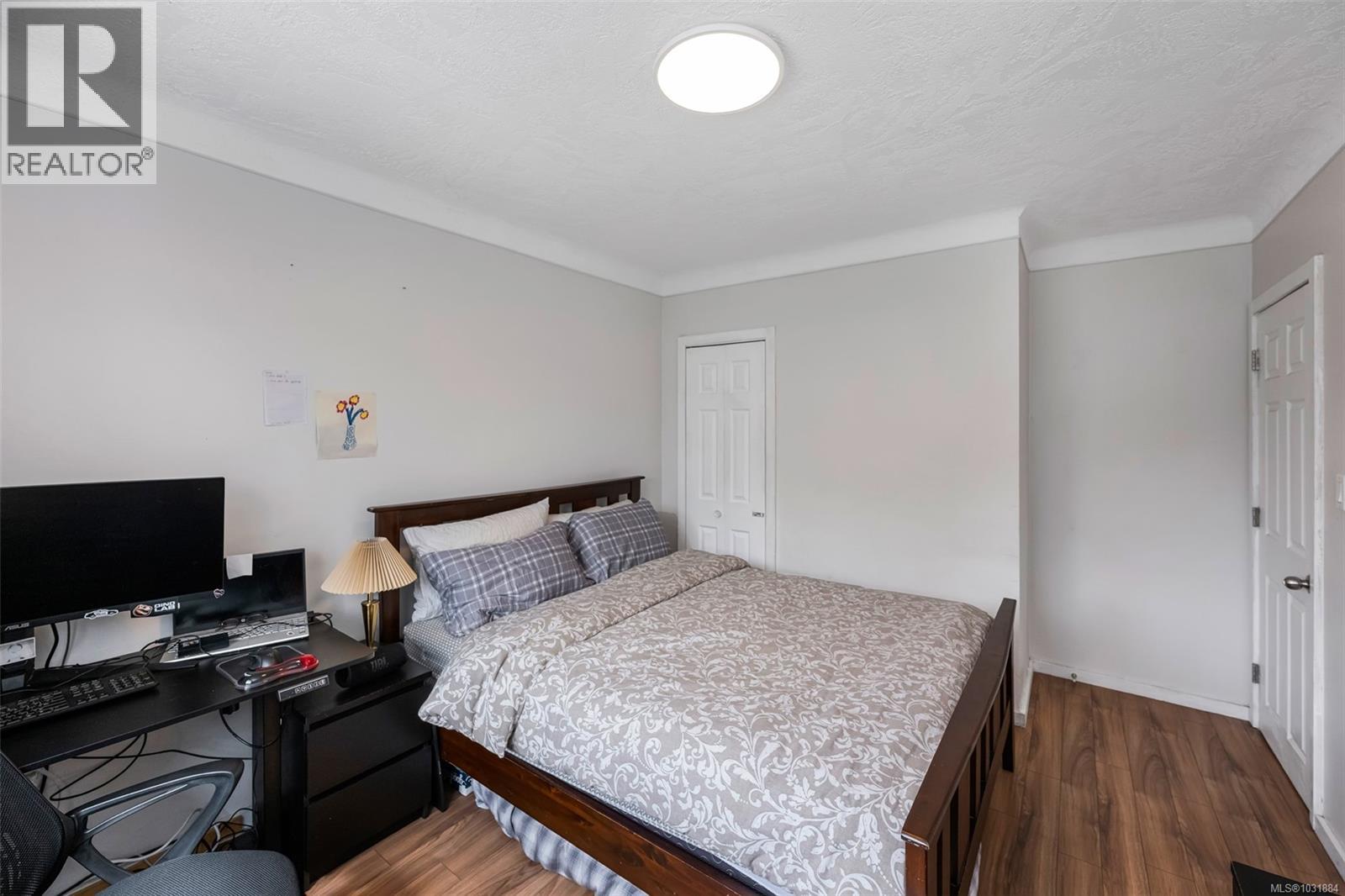 1662 Freeman Ave - 11