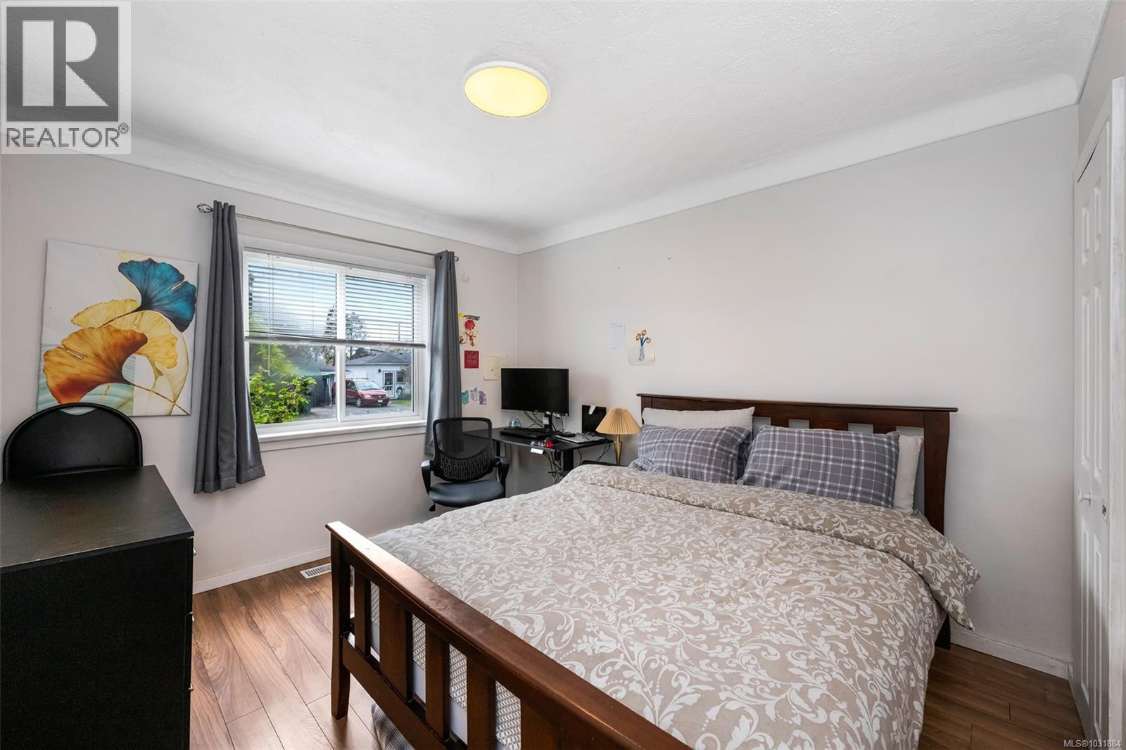 1662 FREEMAN AVE - 12