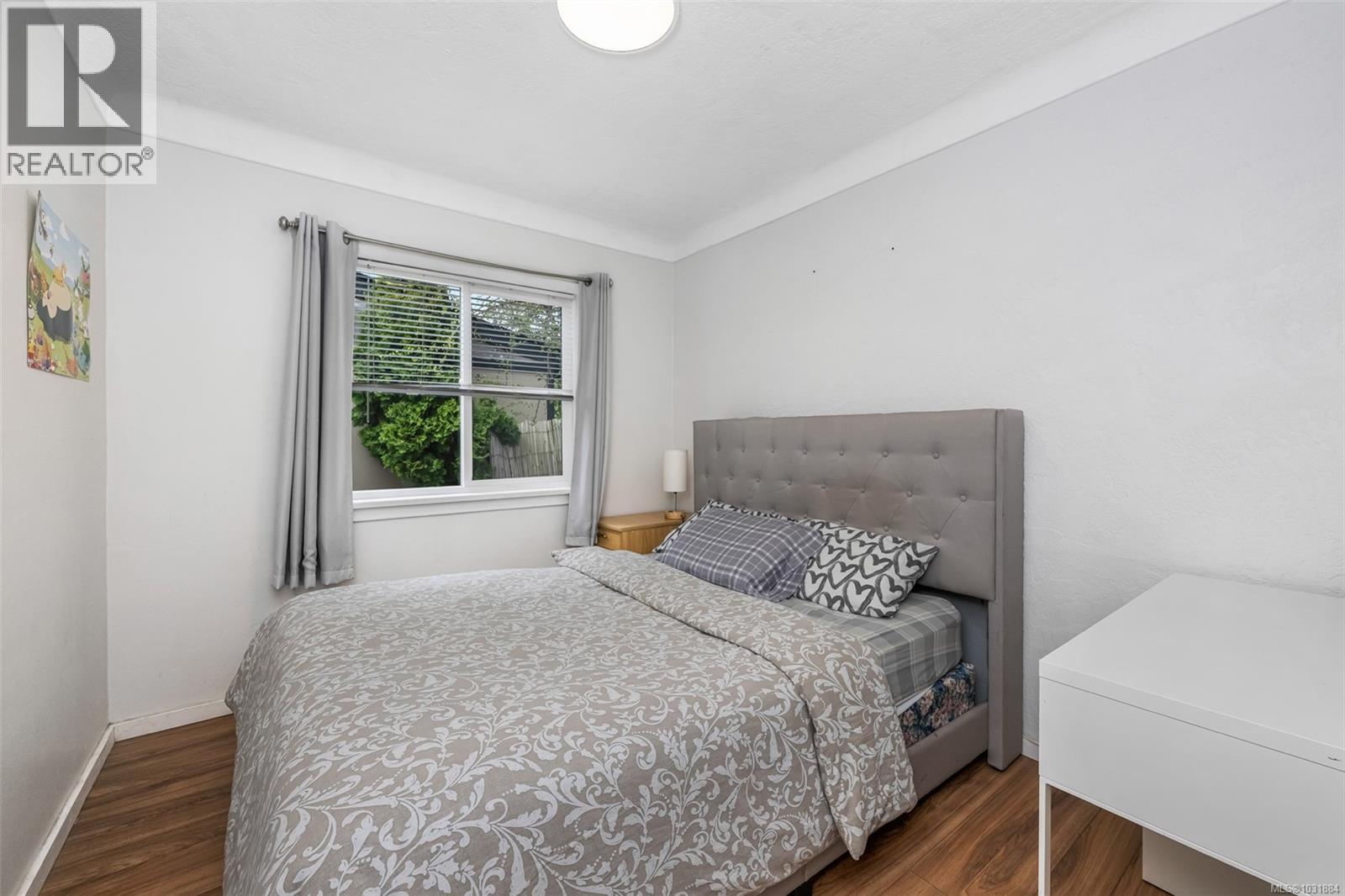 1662 Freeman Ave - 14