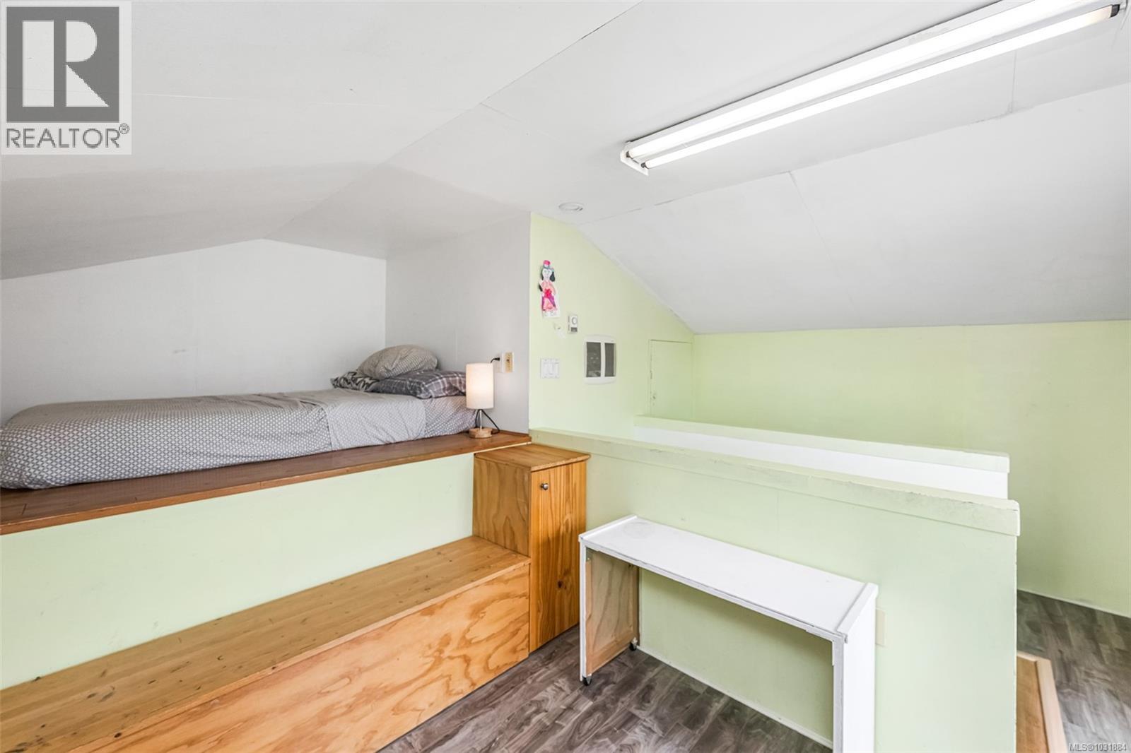 1662 Freeman Ave - 20