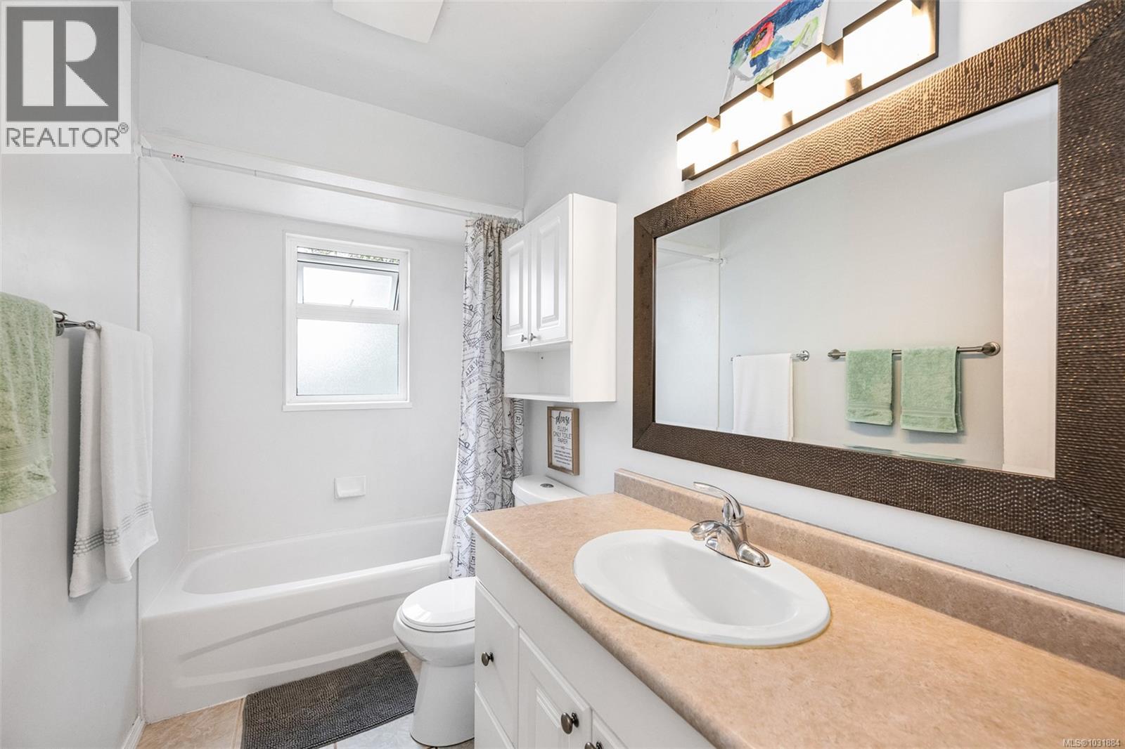 1662 FREEMAN AVE - 23