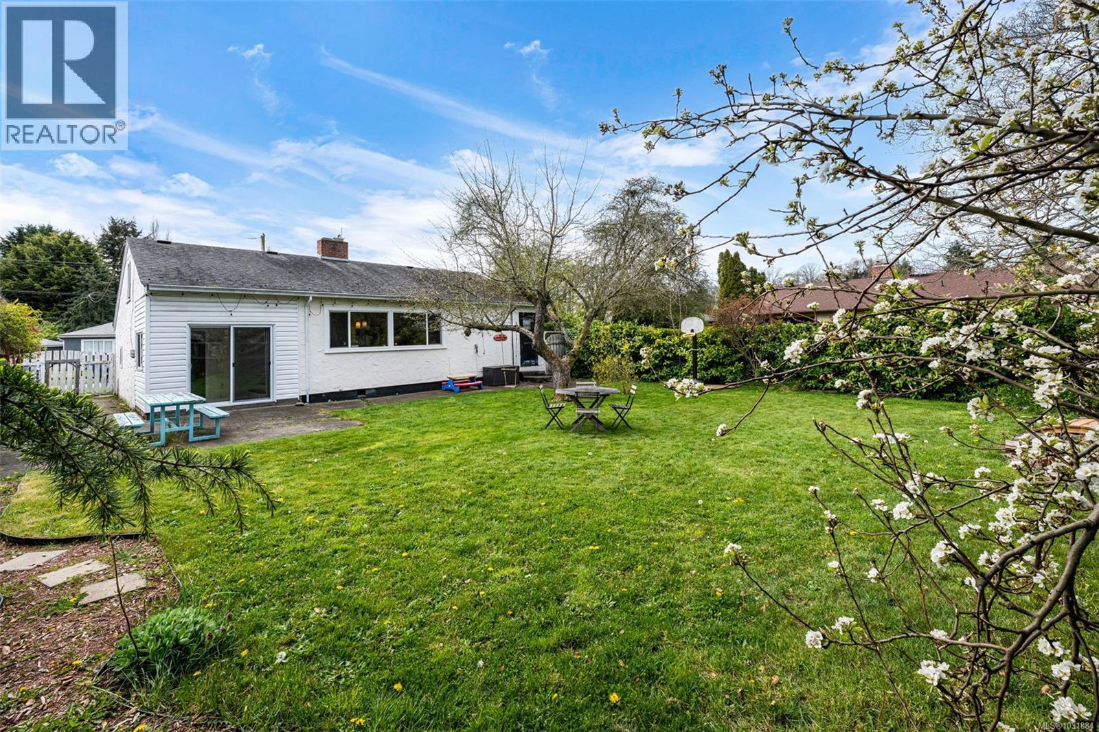 1662 Freeman Ave - 28