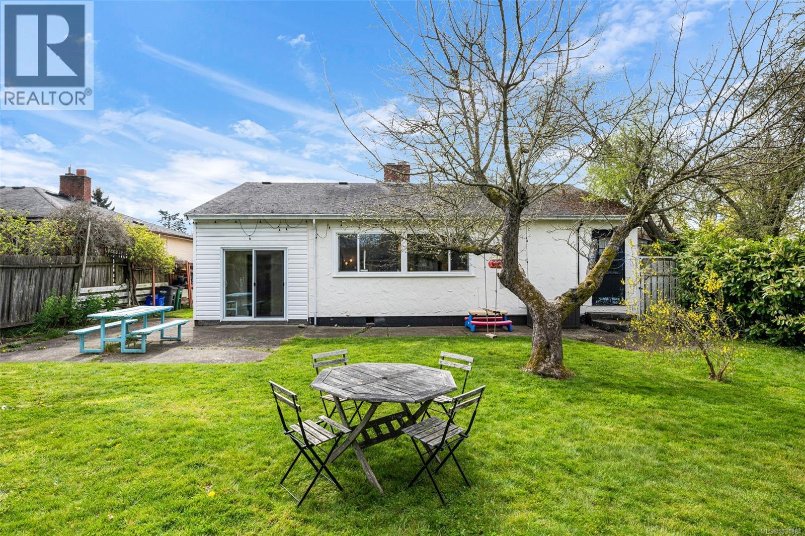 1662 Freeman Ave - 29