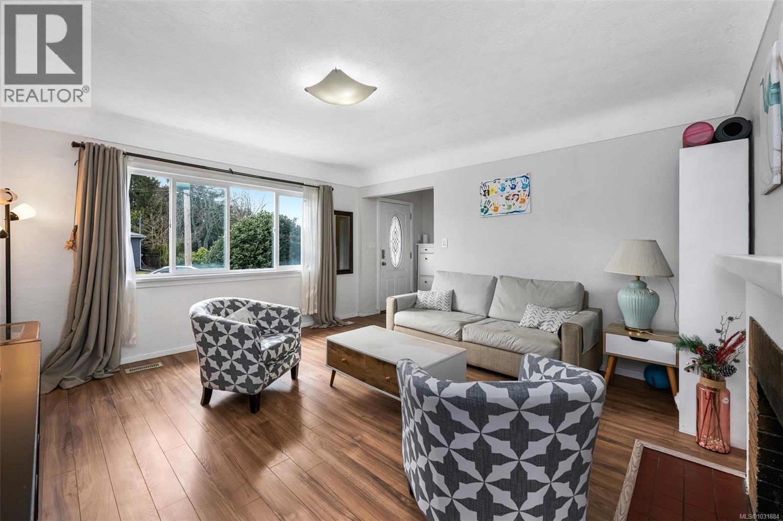1662 Freeman Ave - 4