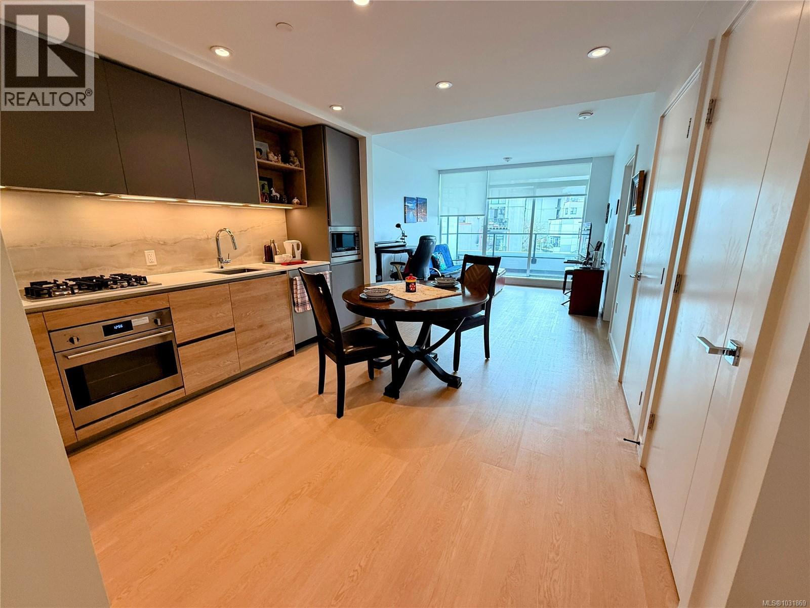 #504 363 TYEE RD - 10