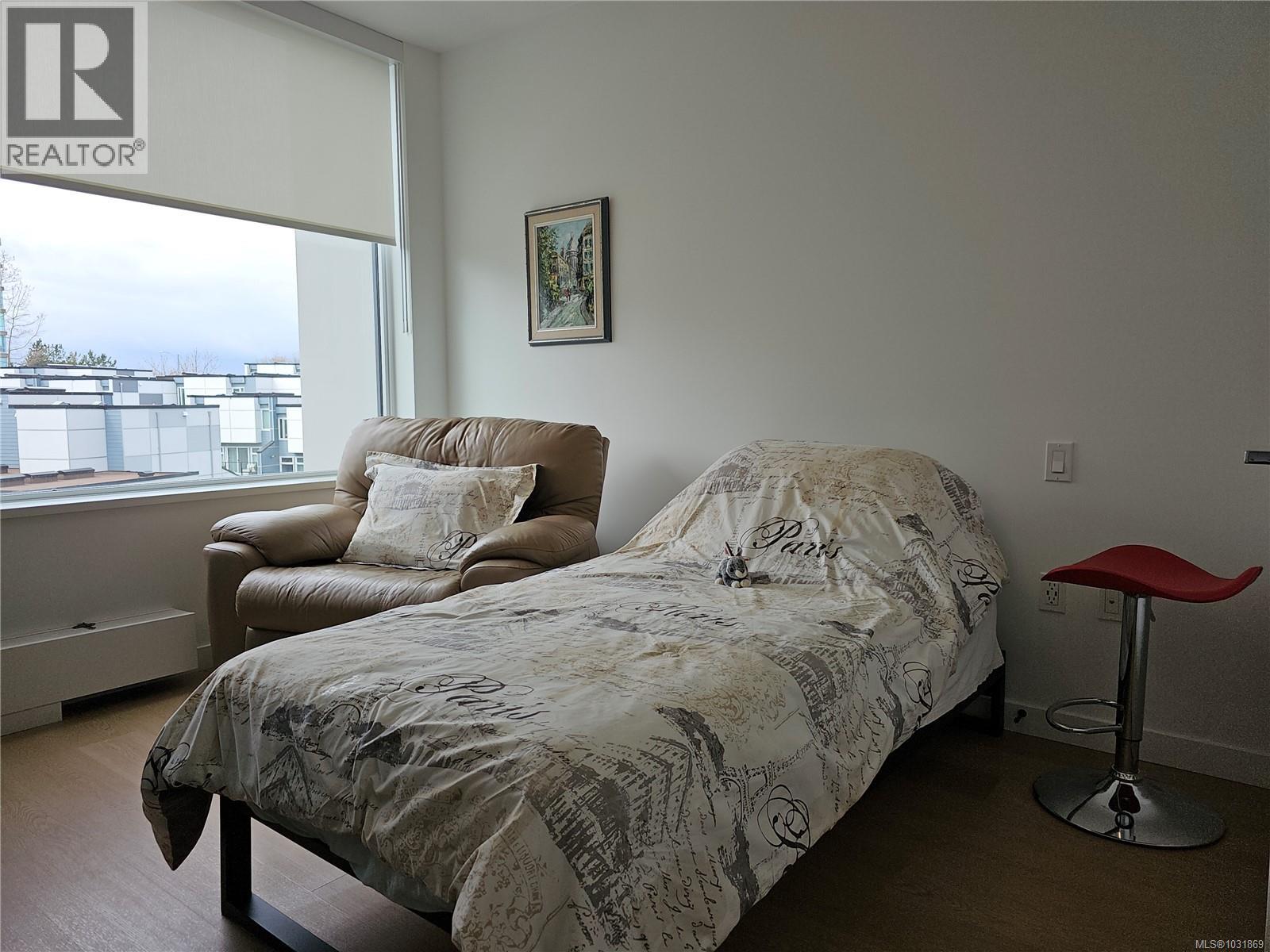 #504 363 TYEE RD - 11