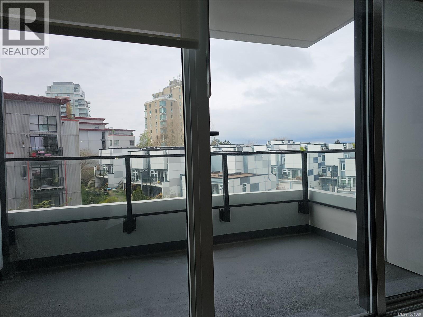 #504 363 TYEE RD - 15