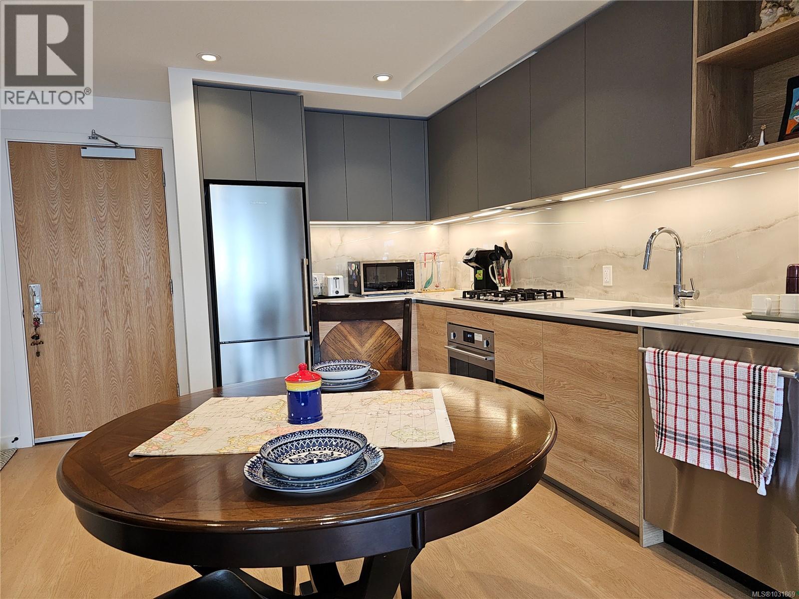 #504 363 TYEE RD - Image 3