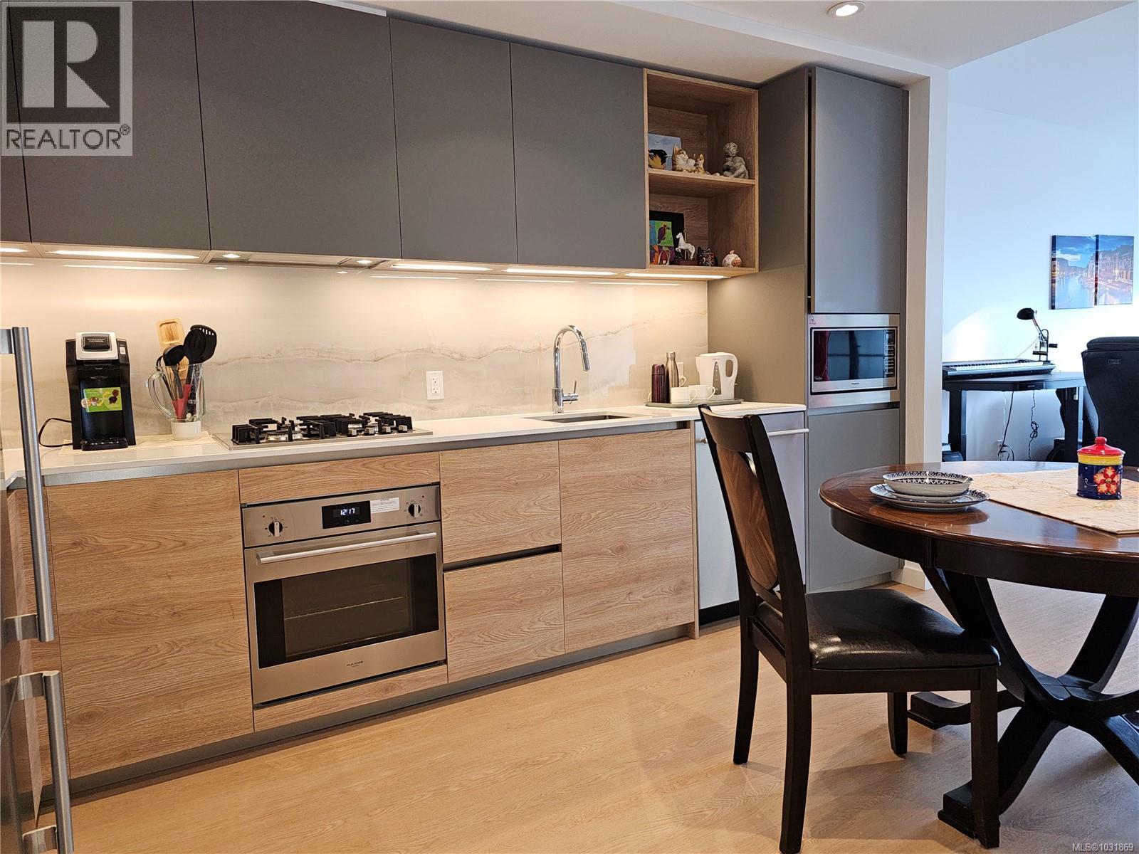 #504 363 TYEE RD - 4