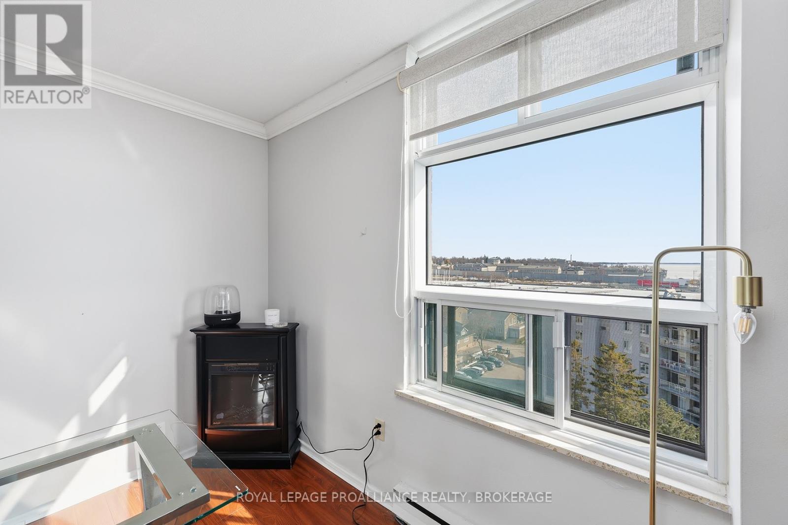 903 - 2 MOWAT AVENUE — photo 33