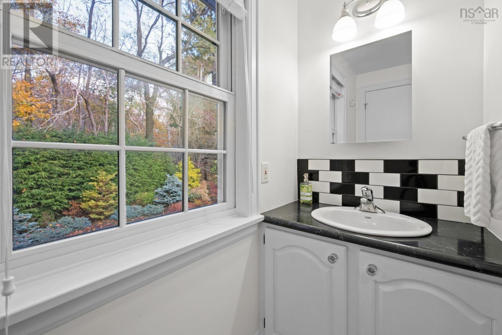 Property 35 of 50 of 1111 Rockcliffe Street