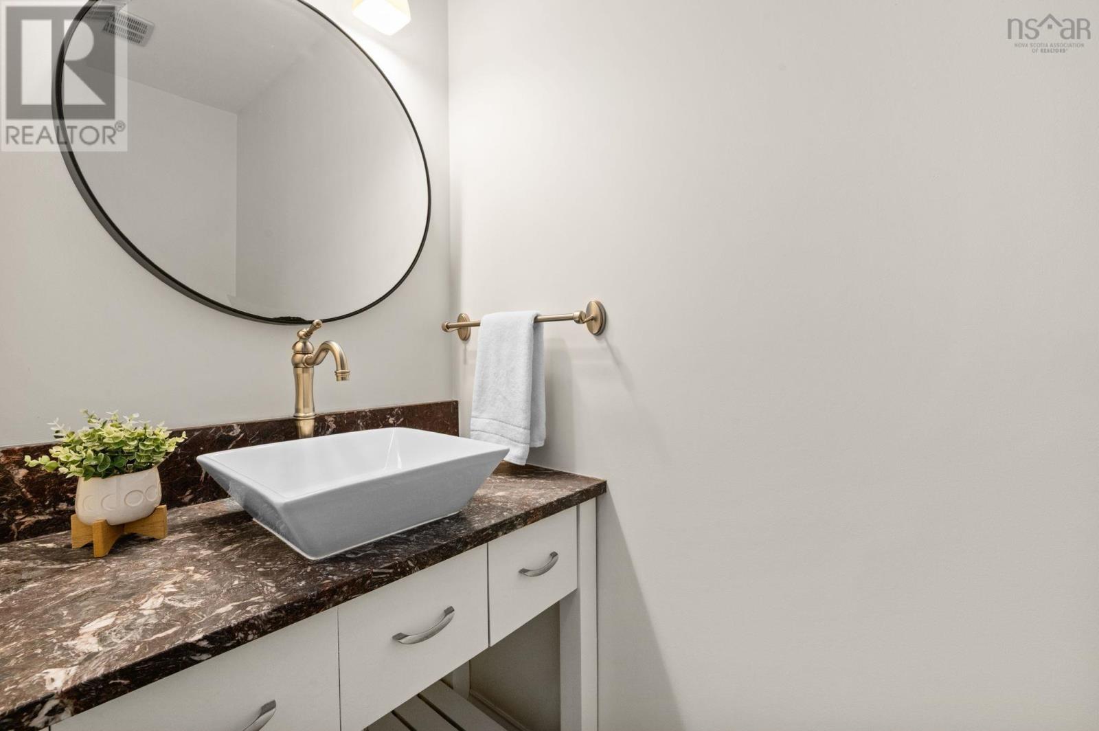 Property 22 of 50 of 1111 Rockcliffe Street