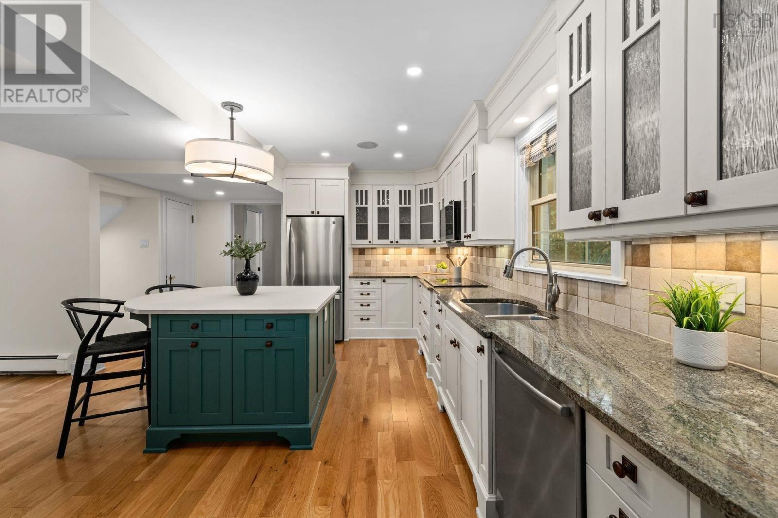 Property 17 of 50 of 1111 Rockcliffe Street