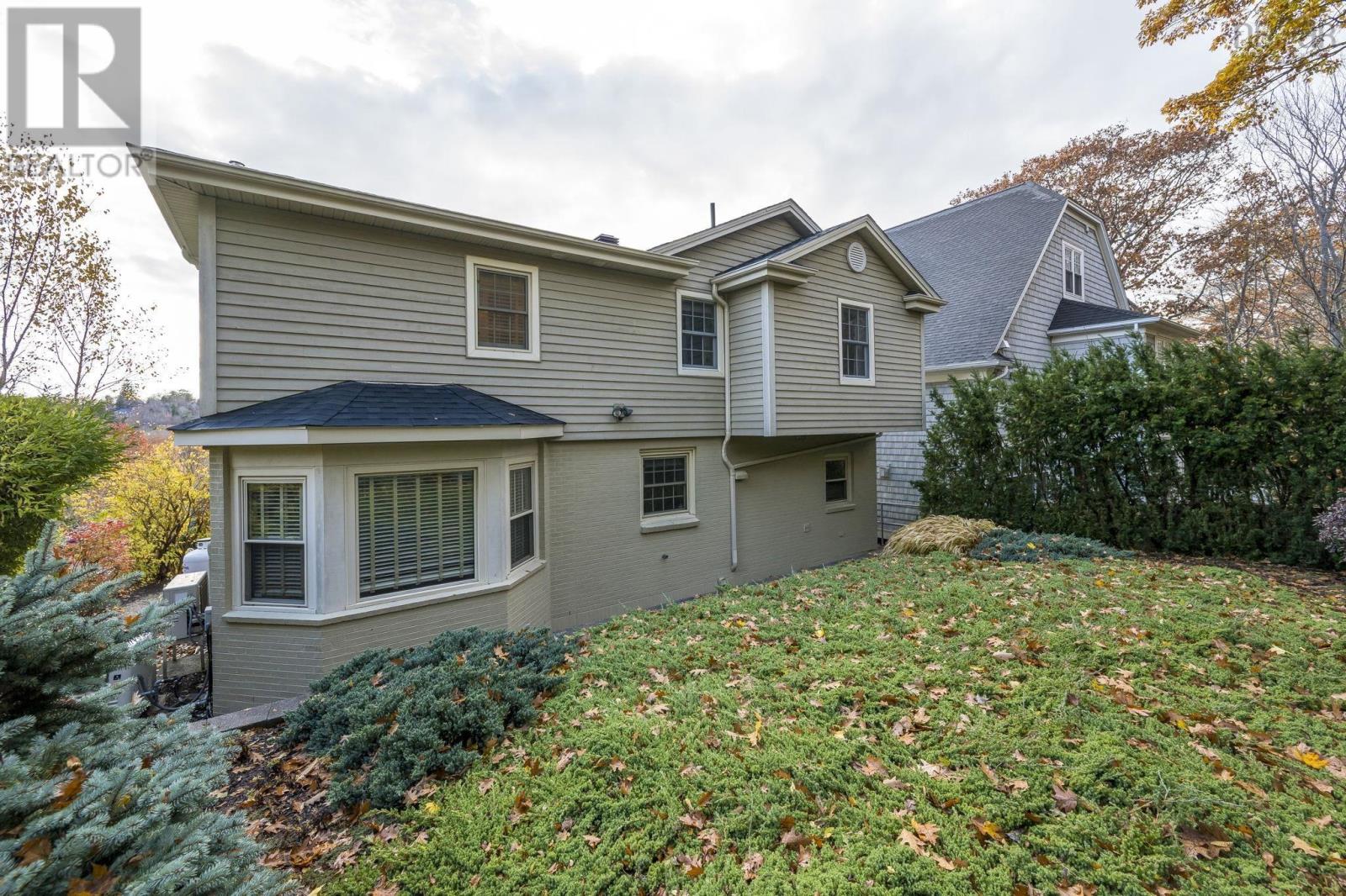 Property 48 of 50 of 1111 Rockcliffe Street