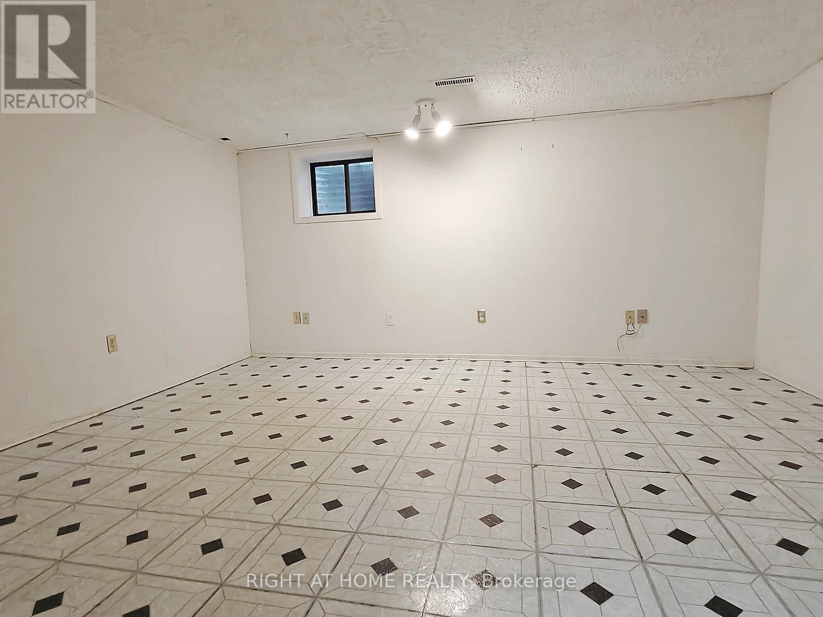 #61 15 BRIMWOOD BOULEVARD - 27