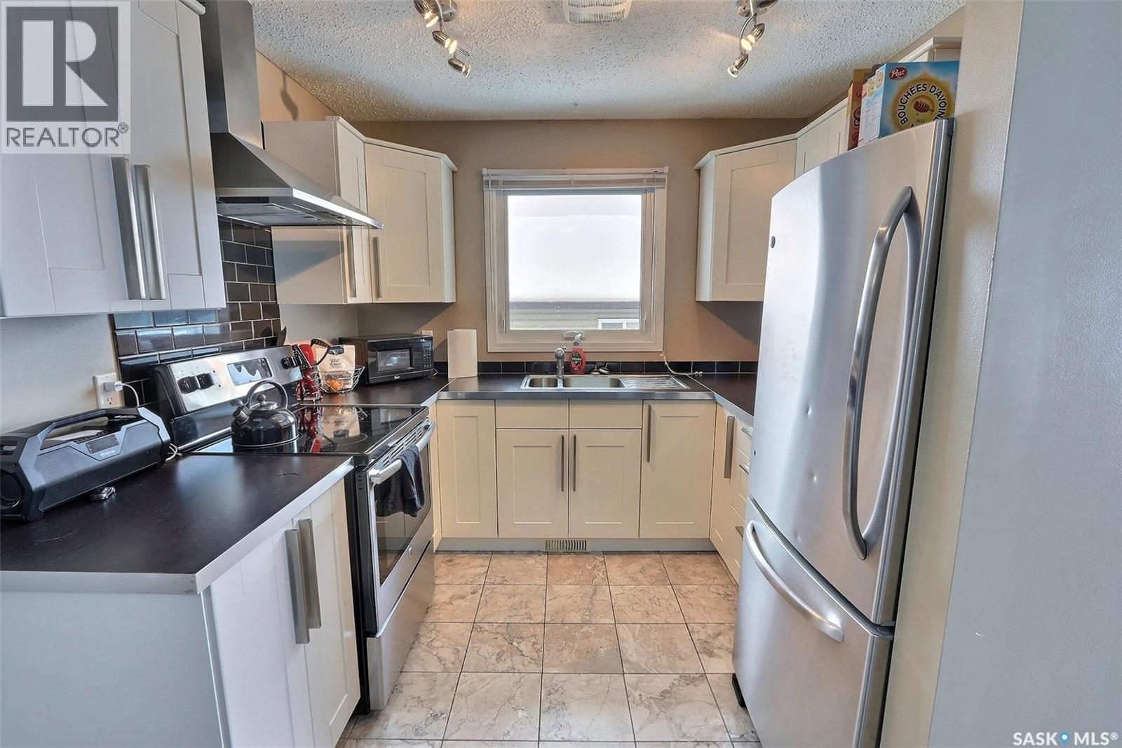 835 7TH STREET E - 6