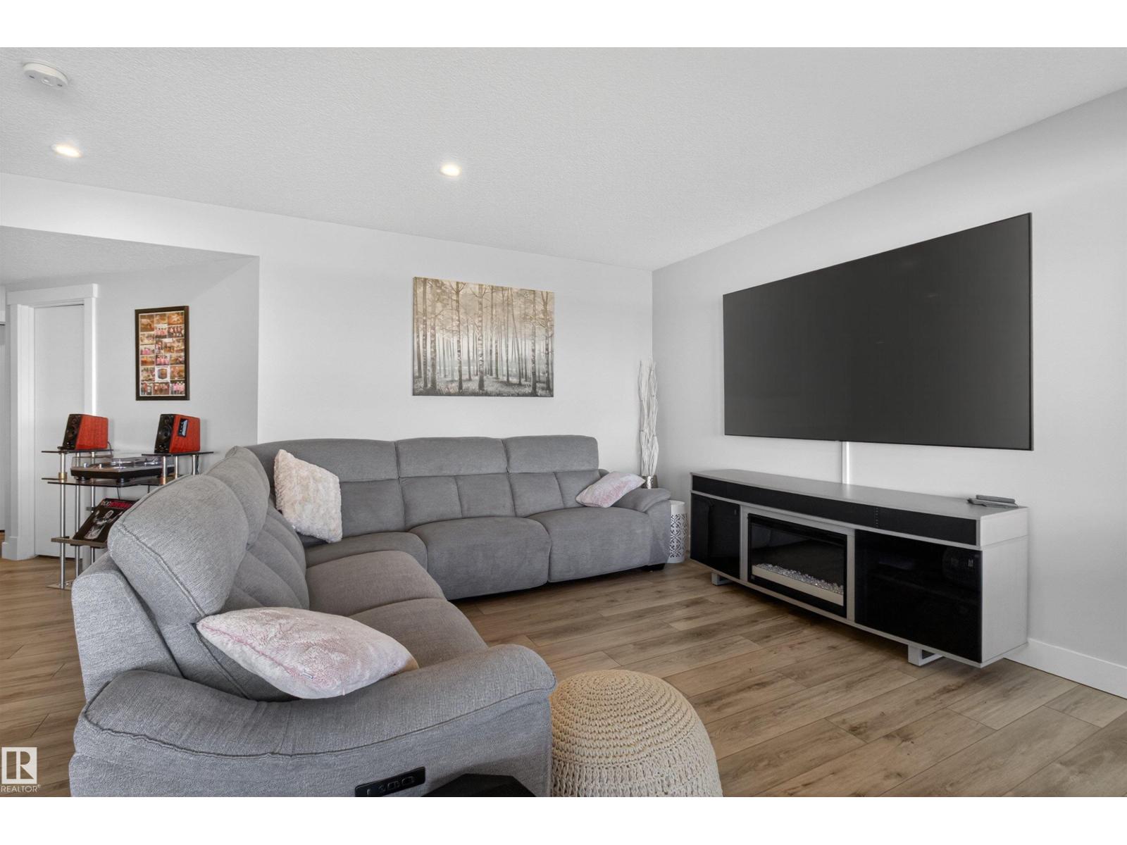 25 Sapphire CV, Sherwood Park